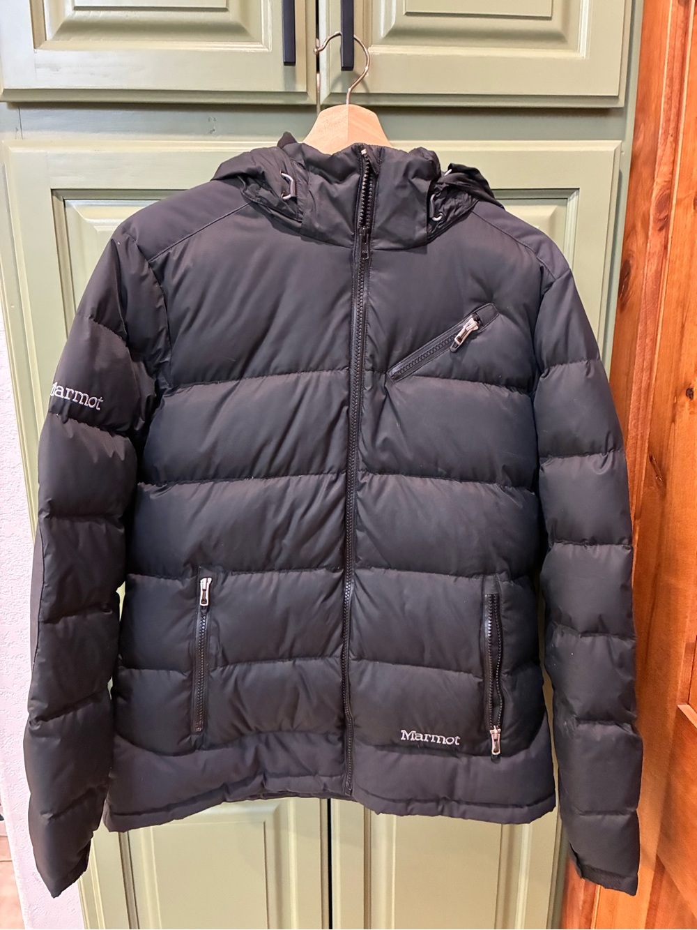 Marmot Women’s Black Insulated 700 fill Hooded Puffer Jacket